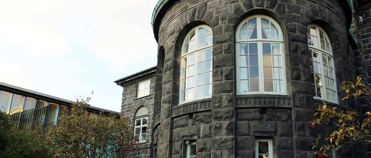 Frysting &aacute; ver&eth;tryggingu l&aacute;na og h&uacute;saleigu